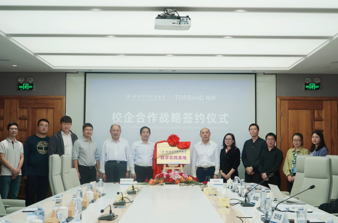 签约.jpg 签约.jpg